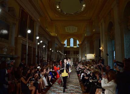 Dior sfila nel palazzo di Churchill, Gucci a Westminster. FOTO