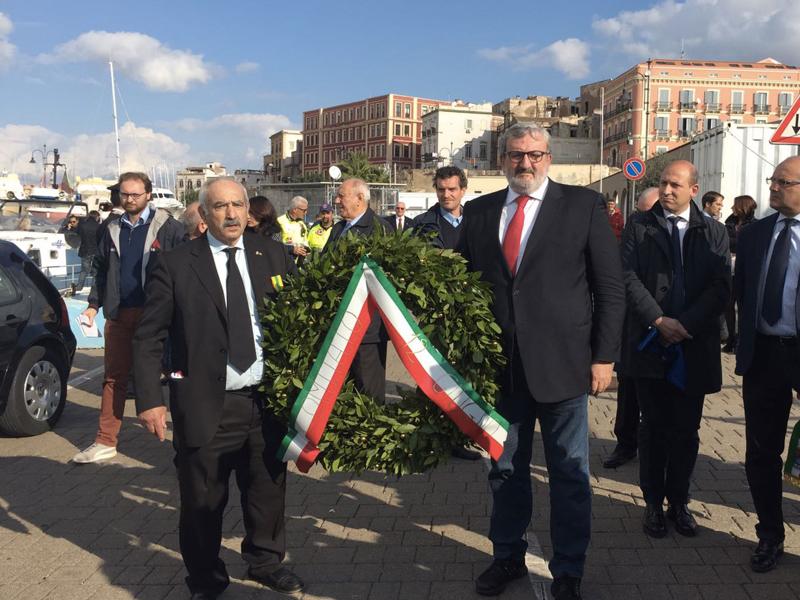 2016 11 28 Emiliano a commemorazione vittime lavoro e dovere a Taranto 1