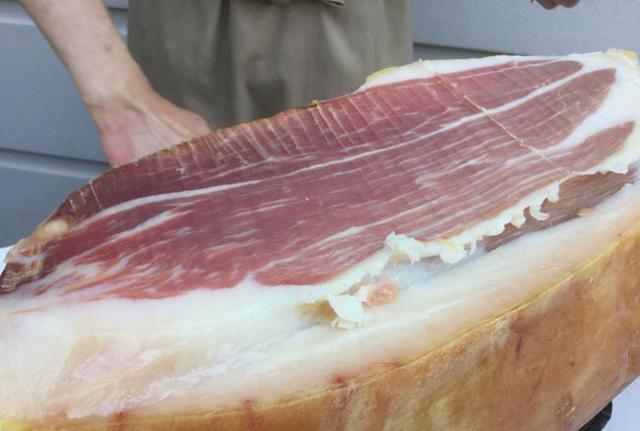 Prosciutto Parma e San Daniele, irregolarità nei controlli. "Siamo parte lesa"