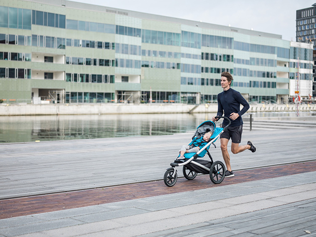 Passeggino leggero Thule Urban Glide (titolare del DMC e fabbricante Thule IP AB, designer interni all’azienda, con il sostegno dello studio di progettazione Veryday) Passeggino leggero Thule Urban Glide (titolare del DMC e fabbricante Thule IP AB, designer interni all’azienda, con il sostegno dello studio di progettazione Veryday)