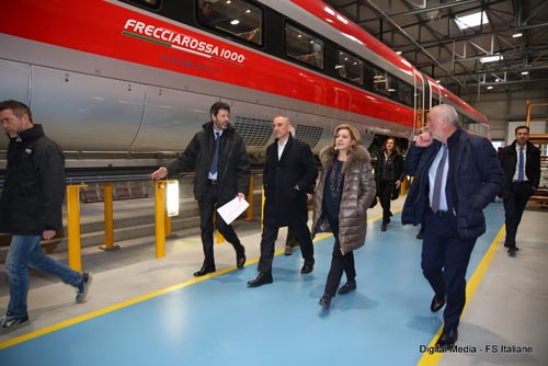I vertici di Trenitalia e il CEO di Hitachi Rail Italy allo stabilimento di Pistoia. I vertici di Trenitalia e il CEO di Hitachi Rail Italy allo stabilimento di Pistoia.