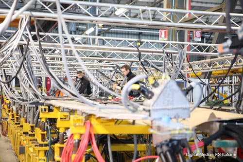 Le linee di produzione del nuovo treno regionale Rock alla Hitachi Rail Italy di Pistoia. Le linee di produzione del nuovo treno regionale Rock alla Hitachi Rail Italy di Pistoia.