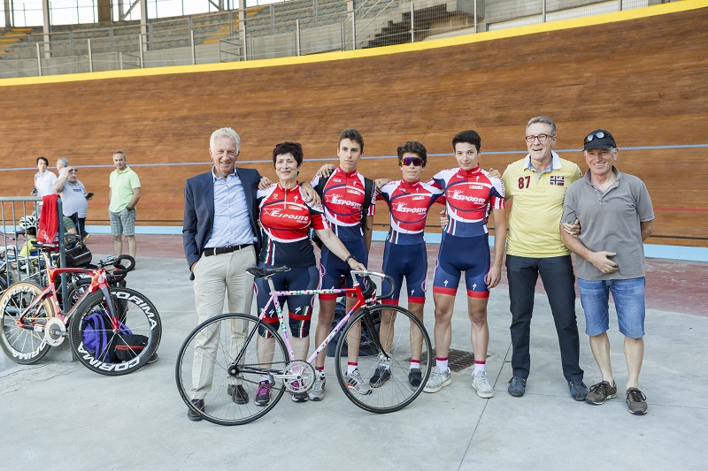 Gianni Motta con Rossella Galbiati e team