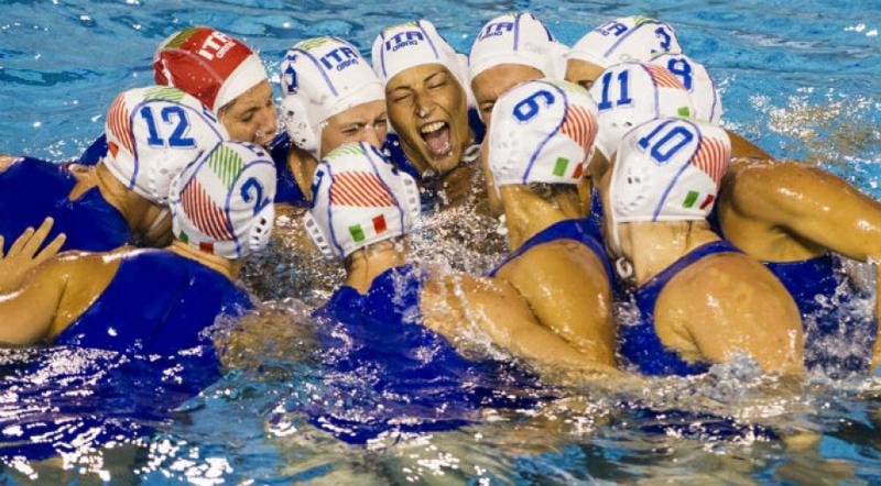 10) 7bello e 7rosa: entrambe le nazionali di pallanuoto sono partite per stupire. Se il settore maschile sembra accusare un periodo di flessione negli ultimi mesi, le ragazze capitanate dall'immensa Tania di Mario (probabilmente alla sua ultima Olimpiade) sembrano più determinate che mai. Altre possibili medaglie potrebbero arrivare dalla squadra di ginnastica ritmica, dalla fossa olimpica (specialità del tiro al volo) e dal tiro con l'arco, dove entrambe le squadre puntano al podio. In qualunque modo Rio 2016 regalerà di sicuro spettacolo e non possiamo fare altro che augurarci di vedere protagonisti i nostri azzurri. 10) 7bello e 7rosa: entrambe le nazionali di pallanuoto sono partite per stupire. Se il settore maschile sembra accusare un periodo di flessione negli ultimi mesi, le ragazze capitanate dall'immensa Tania di Mario (probabilmente alla sua ultima Olimpiade) sembrano più determinate che mai. Altre possibili medaglie potrebbero arrivare dalla squadra di ginnastica ritmica, dalla fossa olimpica (specialità del tiro al volo) e dal tiro con l'arco, dove entrambe le squadre puntano al podio. In qualunque modo Rio 2016 regalerà di sicuro spettacolo e non possiamo fare altro che augurarci di vedere protagonisti i nostri azzurri.