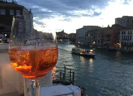 Aperol Spritz festa al Guggenheim: nuovo design per il Signature Glass