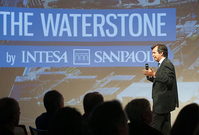 Il Ceo di INtesa Sanpaolo Carlo Messina nello spazio espositivo a Expo, The Waterstone.@Maurizio Tosto Il Ceo di INtesa Sanpaolo Carlo Messina nello spazio espositivo a Expo, The Waterstone.@Maurizio Tosto