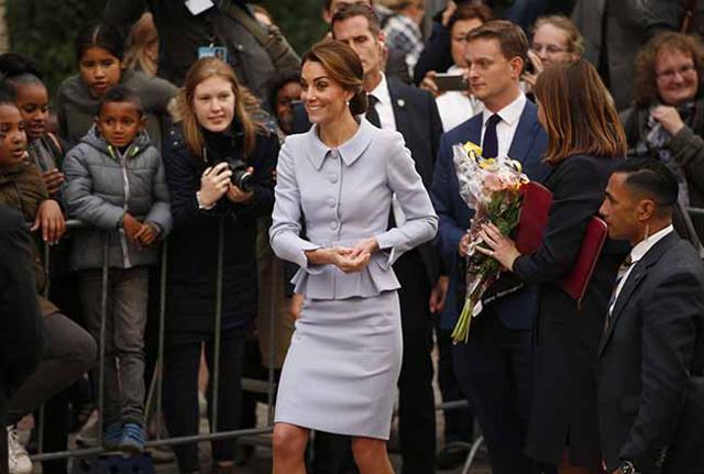 Kate Middleton in volo sorprende tutti. Le foto viral