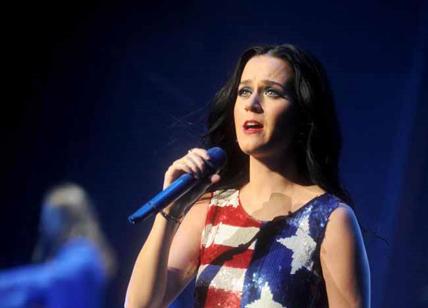 Katy Perry canta per Hillary Clinton a Philadelphia