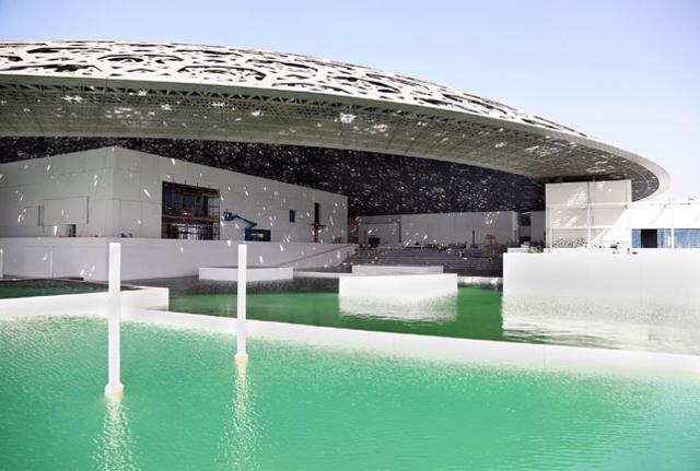 Louvre Abu Dhabi, ci siamo quasi. Ecco la "Città Museo" sul mare Louvre Abu Dhabi, ci siamo quasi. Ecco la "Città Museo" sul mare
