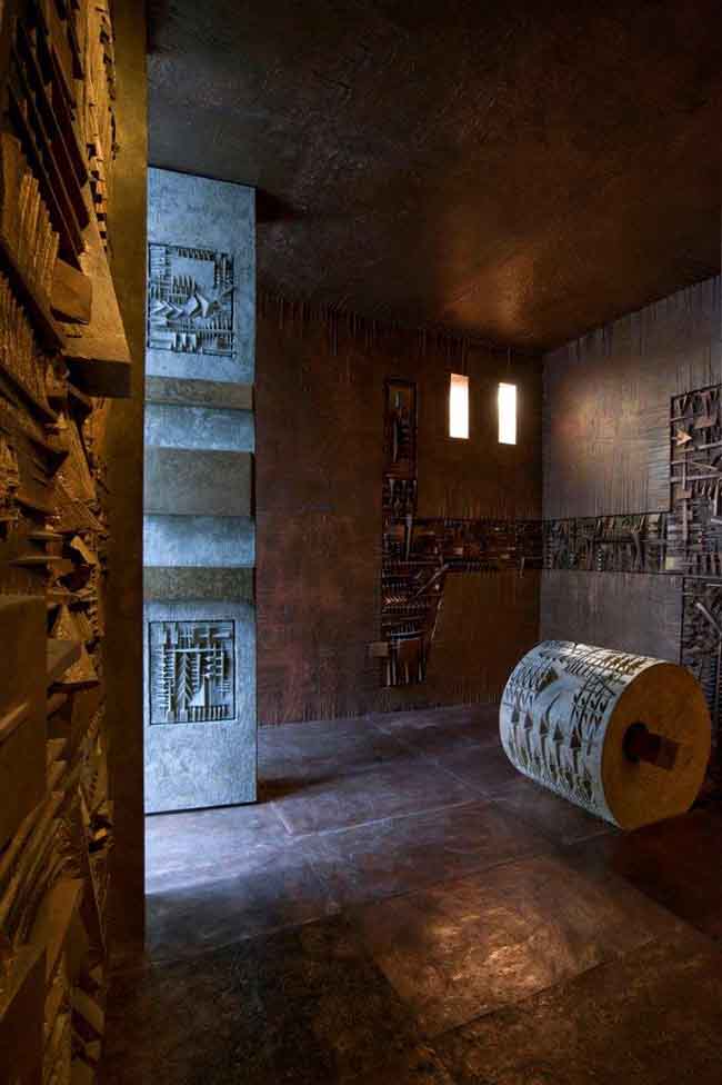 A. Pomodoro - Ingresso nel labirinto, La stanza della Rotativa- 1995-2001 A. Pomodoro - Ingresso nel labirinto, La stanza della Rotativa- 1995-2001