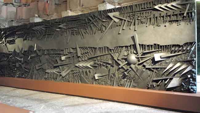 Sala delle Cariatidi - A. Pomodoro - La Battaglia, 1995 Sala delle Cariatidi - A. Pomodoro - La Battaglia, 1995