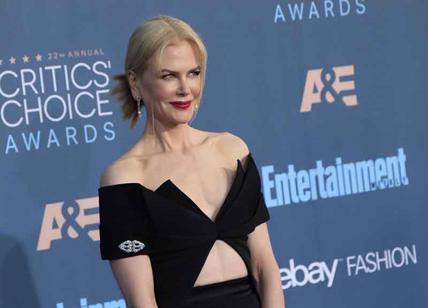 Nicole Kidman ai Critics Choice Awards: abito a pezzi. FOTO