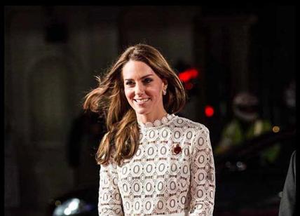Kate Middleton, spacco sexy e profondissimo. E la gonna è trasparente... FOTO