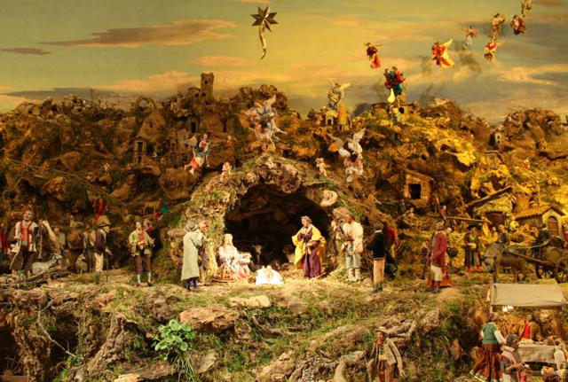 SCHIAFFO 1 - Don Sante Braggiè, cappellano del cimitero di Cremona. Ha deciso di eliminare il presepio che veniva allestito nel camposanto per rispetto degli islamici sepolti. Delle due l'una. O voleva uscire sui giornali, oppure è uscito di testa.