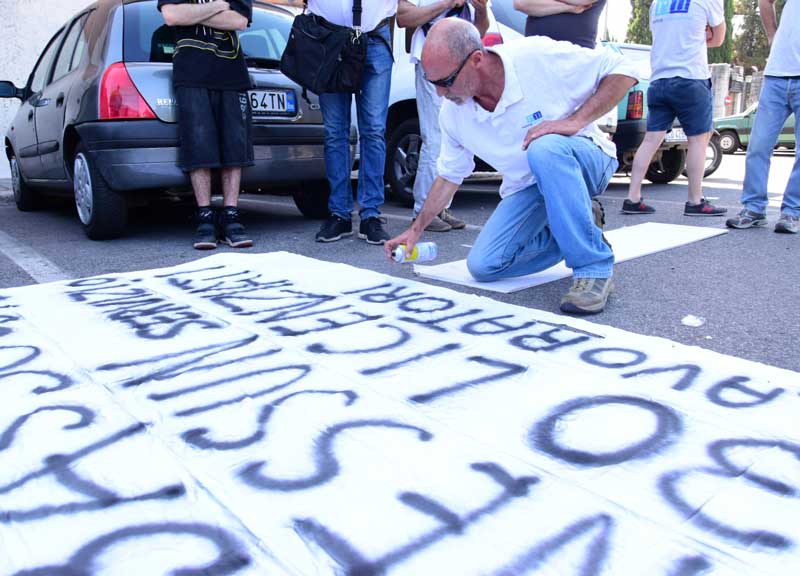 protesta cimitero 03