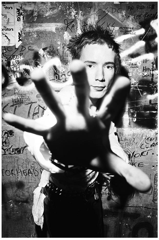 Dennis Morris, John Lydon, John Lydon, Marquee Club, Londra 1977 - © Dennis Morris - all rights reserved