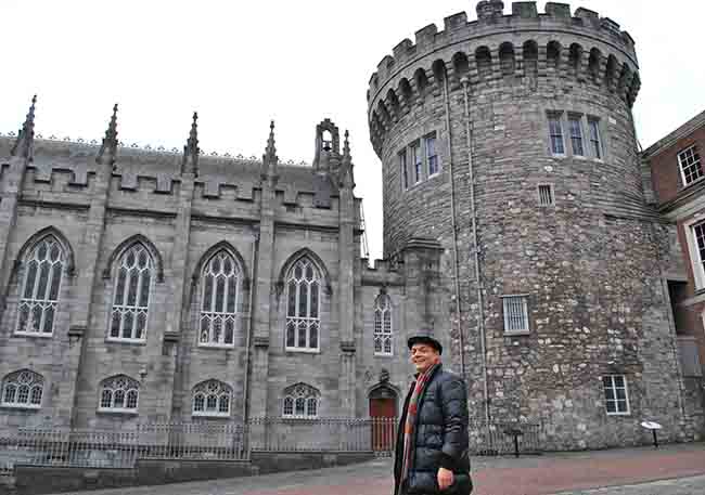 Il castello di Dublino, una fortezza normanna voluta da Giovanni Senza Terra. E' stato per lungo tempo il simbolo dell'oppressione inglese Il castello di Dublino, una fortezza normanna voluta da Giovanni Senza Terra. E' stato per lungo tempo il simbolo dell'oppressione inglese