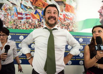Salvini a Napoli: blitz centri sociali in sala manifestazione