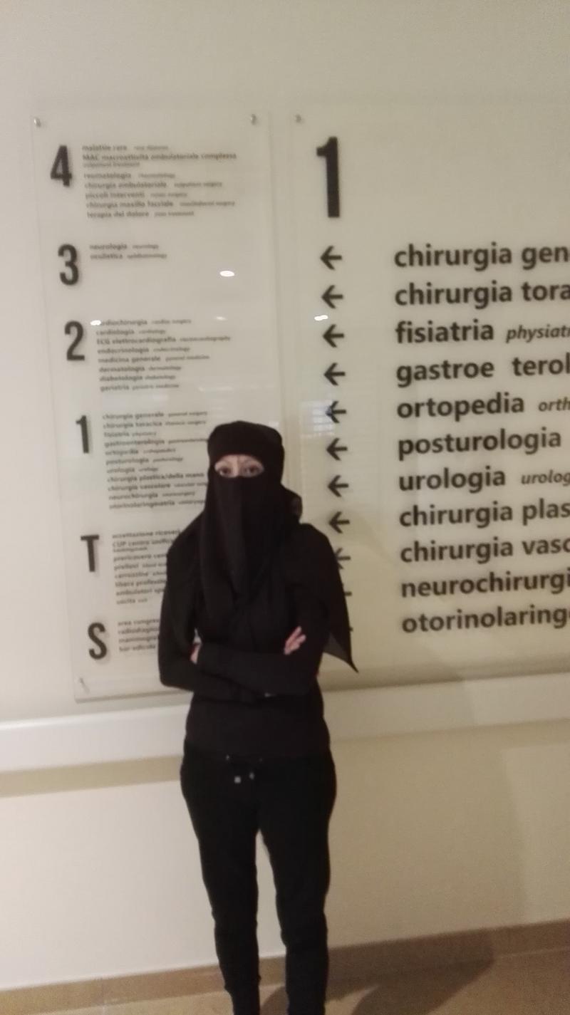 Con il niqab negli ospedali lombardi: San Gerardo, indicazione reparti (foto: Beatrice Elerdini)