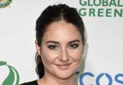 Shailene Woodley con una profonda scollatura ad un evento a Los Angeles
