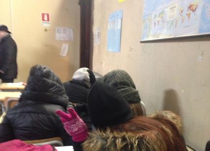 Roma, aule senza termosifoni al gelo, i genitori occupano la scuola