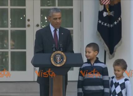 Obama ai nipotini: "Non siete diventati cinici come le mie figlie". Video