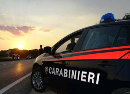 Carabiniera ferma due ladre: rubavano vestiti al supermercato