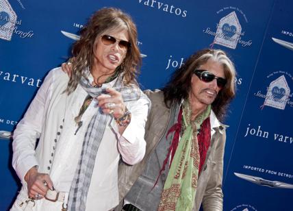 Aerosmith, Joe Perry: malore per il chitarrista nel backstage del concerto