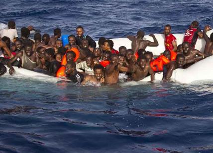 Migranti, dramma al largo di Lampedusa. Barcone si ribalta: morti e dispersi