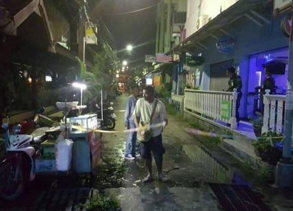 Thailandia, 11 bombe in località turistiche: 4 morti, 2 italiani feriti