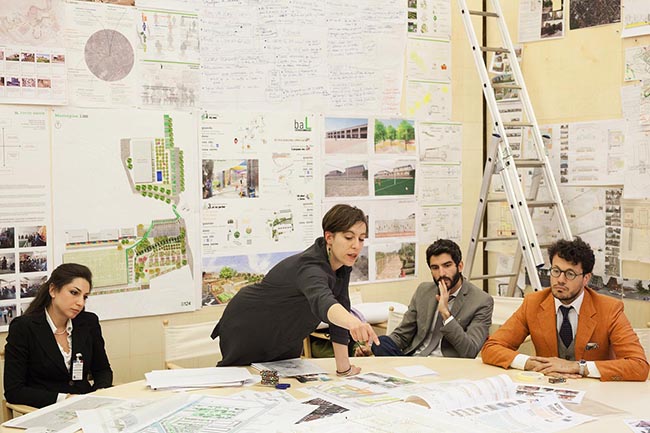 pag.222 G Gli architetti al lavoro nella stanza G124 di Palazzo Giustiani a Roma