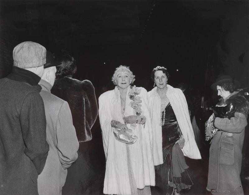 The Critic: miss Cavanaugh ritratta da Weegee, scatto parte della mostra Look at me! all'UniCredit Pavilion. The Critic: miss Cavanaugh ritratta da Weegee, scatto parte della mostra Look at me! all'UniCredit Pavilion.
