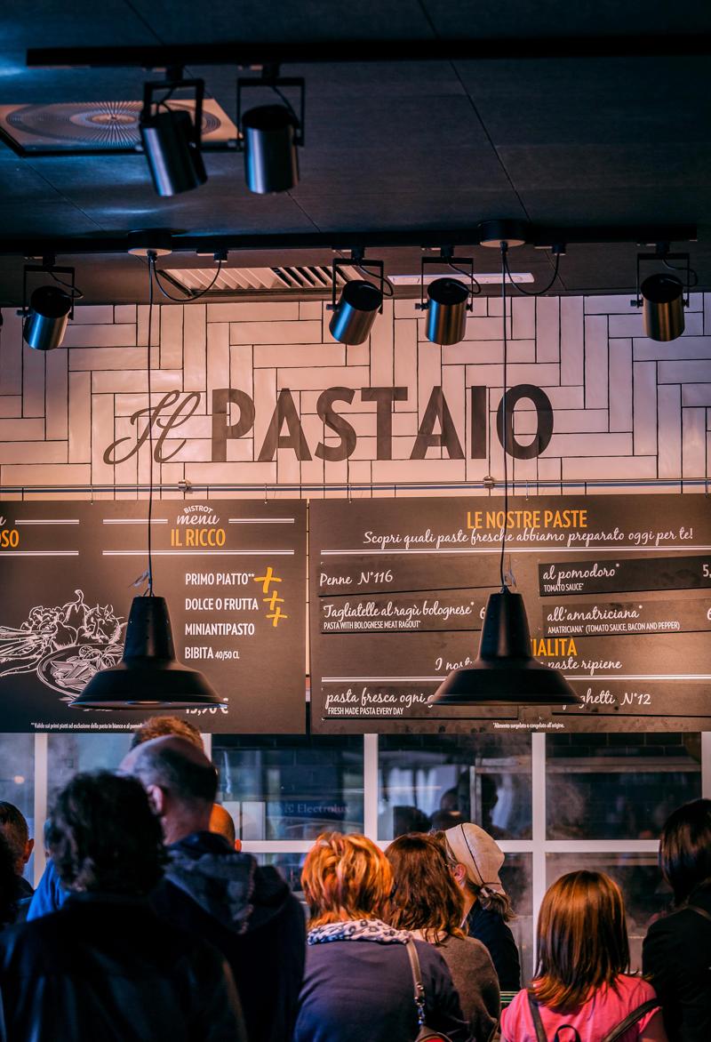Un'immagine del Bistrot Cantagallo di Autogrill, il secondo in autostrada, a Casalecchio sul Reno, nei pressi di Bologna sul tratto appenninico dell’Autosole. Un'immagine del Bistrot Cantagallo di Autogrill, il secondo in autostrada, a Casalecchio sul Reno, nei pressi di Bologna sul tratto appenninico dell’Autosole.
