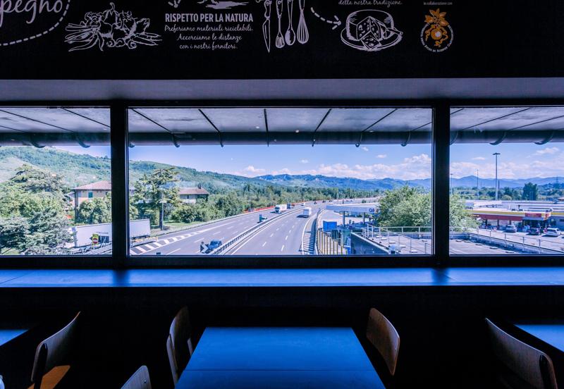Un'immagine del Bistrot Cantagallo di Autogrill, il secondo in autostrada, a Casalecchio sul Reno, nei pressi di Bologna sul tratto appenninico dell’Autosole. Un'immagine del Bistrot Cantagallo di Autogrill, il secondo in autostrada, a Casalecchio sul Reno, nei pressi di Bologna sul tratto appenninico dell’Autosole.