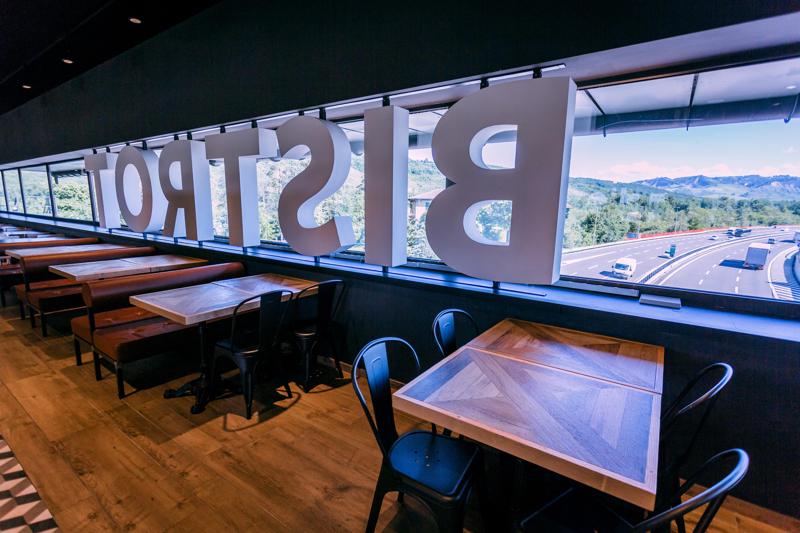 Un'immagine del Bistrot Cantagallo di Autogrill, il secondo in autostrada, a Casalecchio sul Reno, nei pressi di Bologna sul tratto appenninico dell’Autosole. Un'immagine del Bistrot Cantagallo di Autogrill, il secondo in autostrada, a Casalecchio sul Reno, nei pressi di Bologna sul tratto appenninico dell’Autosole.