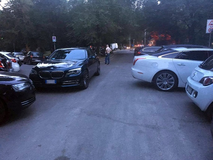 Parcheggi abusivi in Triennale 06