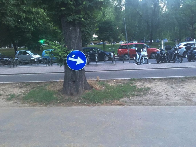 Parcheggi abusivi in Triennale 09