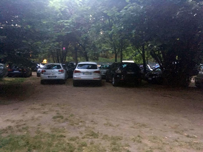 Parcheggi abusivi in Triennale 13