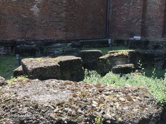 La basilica di San Lorenzo a Milano 14