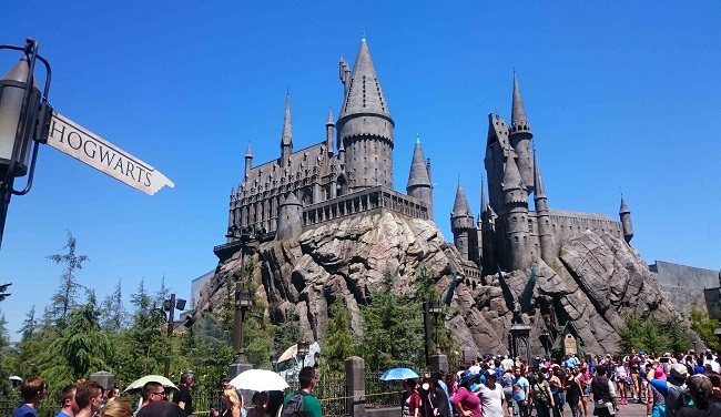 Il castello di Hogwarts all'interno degli Universal Studios Hollywood,  attrazione dedicata al celeberrimo maghetto Harry Potter