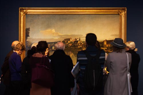 Un'immagine della mostra “Bellotto e Canaletto. Lo stupore e la luce” ospitata alle Gallerie d’Italia di Intesa Sanpaolo in Piazza Scala a Milano. Un'immagine della mostra “Bellotto e Canaletto. Lo stupore e la luce” ospitata alle Gallerie d’Italia di Intesa Sanpaolo in Piazza Scala a Milano.