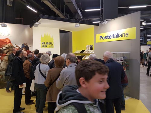 Folla allo stand di Poste Italiane a Milanofil 2017, la rassegna filatelica più attesa, che compie 30 anni. Folla allo stand di Poste Italiane a Milanofil 2017, la rassegna filatelica più attesa, che compie 30 anni.