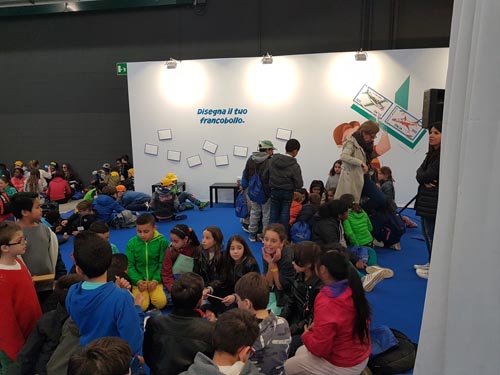 Bambini delle scolaresche partecipano a un workshop a Milanofil 2017, la rassegna filatelica più attesa, che compie 30 anni. Bambini delle scolaresche partecipano a un workshop a Milanofil 2017, la rassegna filatelica più attesa, che compie 30 anni.