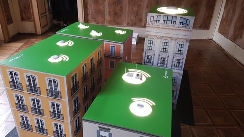 La casa domotica e gli apparecchi tecnologici che fanno parte dell'offerta Edison Smart Living, alla presentazione di Edison World. La casa domotica e gli apparecchi tecnologici che fanno parte dell'offerta Edison Smart Living, alla presentazione di Edison World.