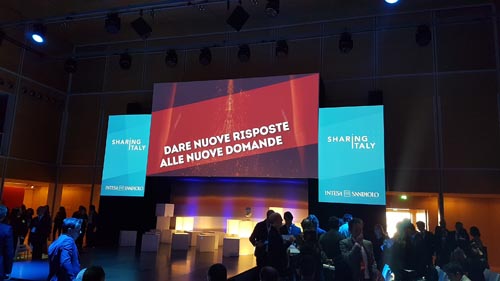 Un momento della presentazione dell'evento Sharing Italy al grattacielo Intesa Sanpaolo a Torino. Un momento della presentazione dell'evento Sharing Italy al grattacielo Intesa Sanpaolo a Torino.