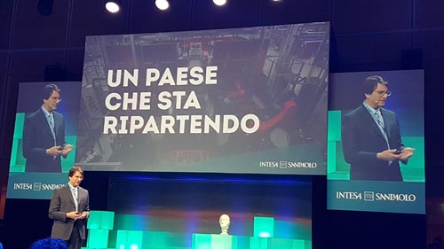 Un momento della presentazione dell'evento Sharing Italy al grattacielo Intesa Sanpaolo a Torino. Un momento della presentazione dell'evento Sharing Italy al grattacielo Intesa Sanpaolo a Torino.