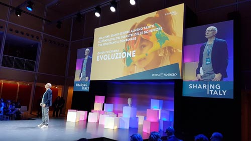 Un momento della presentazione dell'evento Sharing Italy al grattacielo Intesa Sanpaolo a Torino. Un momento della presentazione dell'evento Sharing Italy al grattacielo Intesa Sanpaolo a Torino.
