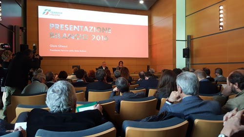 Un momento della presentazione del bilancio 2016 di FS Italiane.
