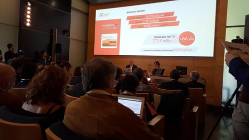 Un momento della presentazione del bilancio 2016 di FS Italiane.
