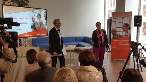 Un momento dell'incontro con le imprese finaliste del Premio Women Value Company 2017 nella filiale new concept di Intesa Sanpaolo in Piazza Cordusio. Un momento dell'incontro con le imprese finaliste del Premio Women Value Company 2017 nella filiale new concept di Intesa Sanpaolo in Piazza Cordusio.